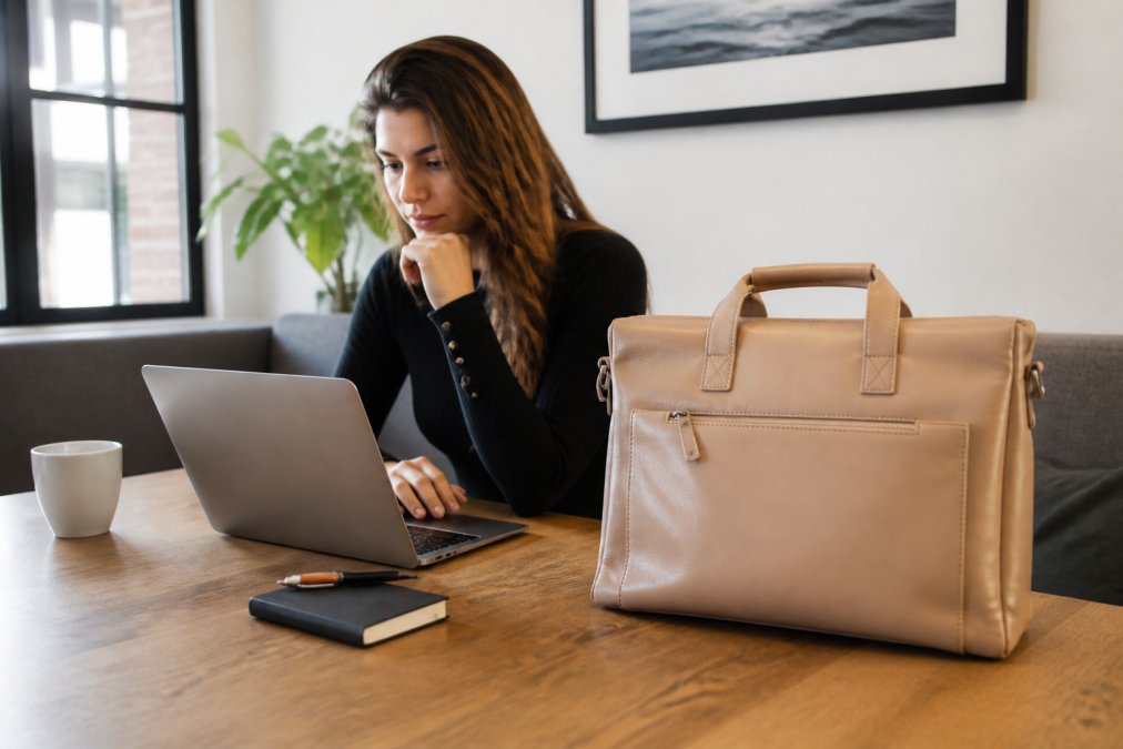 Buy Personalised Laptop Bags Online: 2026 Guide