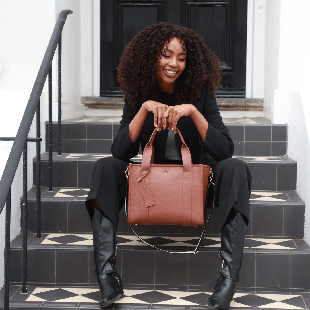 Medium Taylor Luxe leather Tote bag Tan