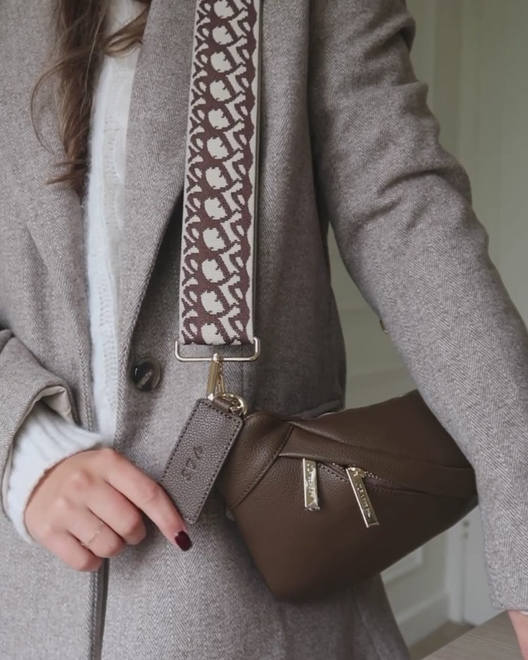 Hampstead Luxe Leather Sling Bag -Tan